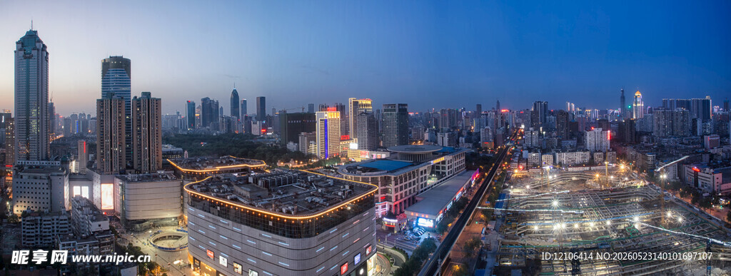 城市璀璨夜景俯瞰图