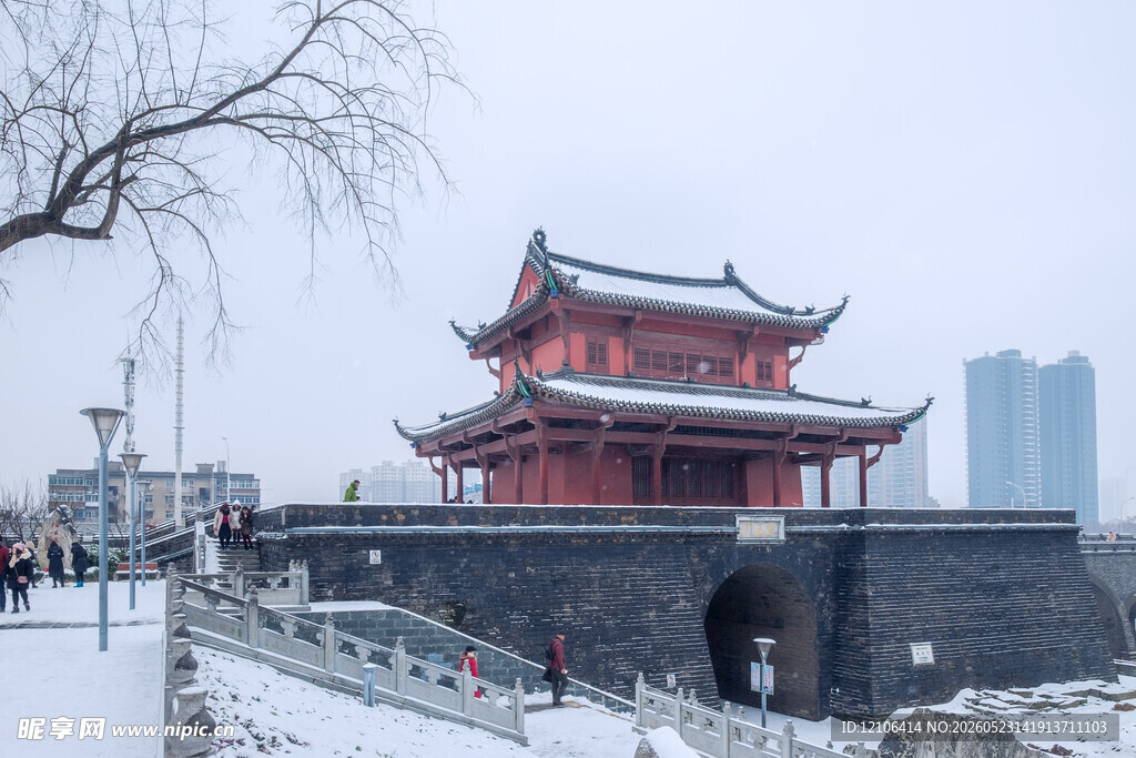 雪中古城楼尽显古韵之美