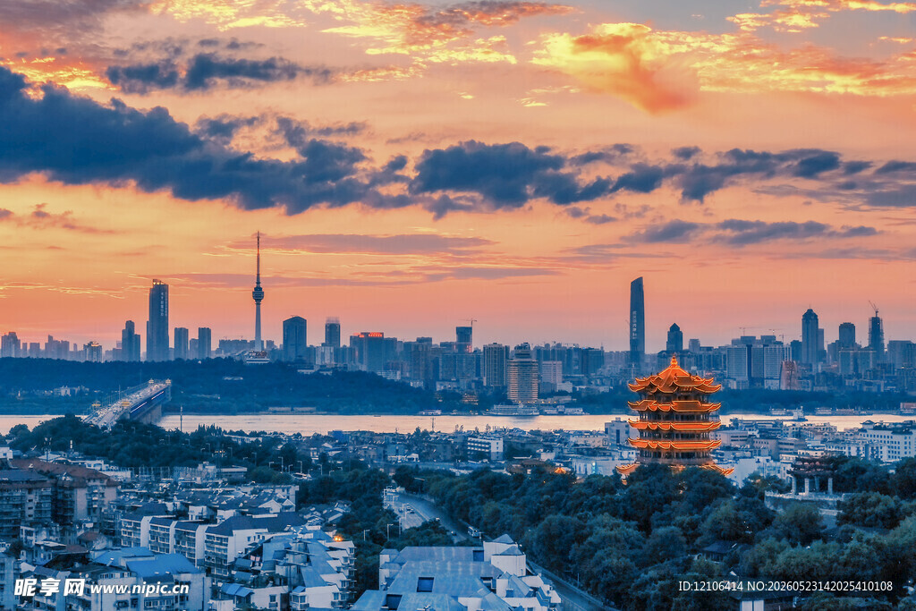 武汉城市天际线壮丽黄昏景