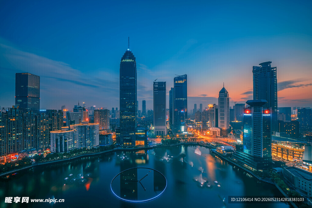 夜幕下的璀璨城市天际线