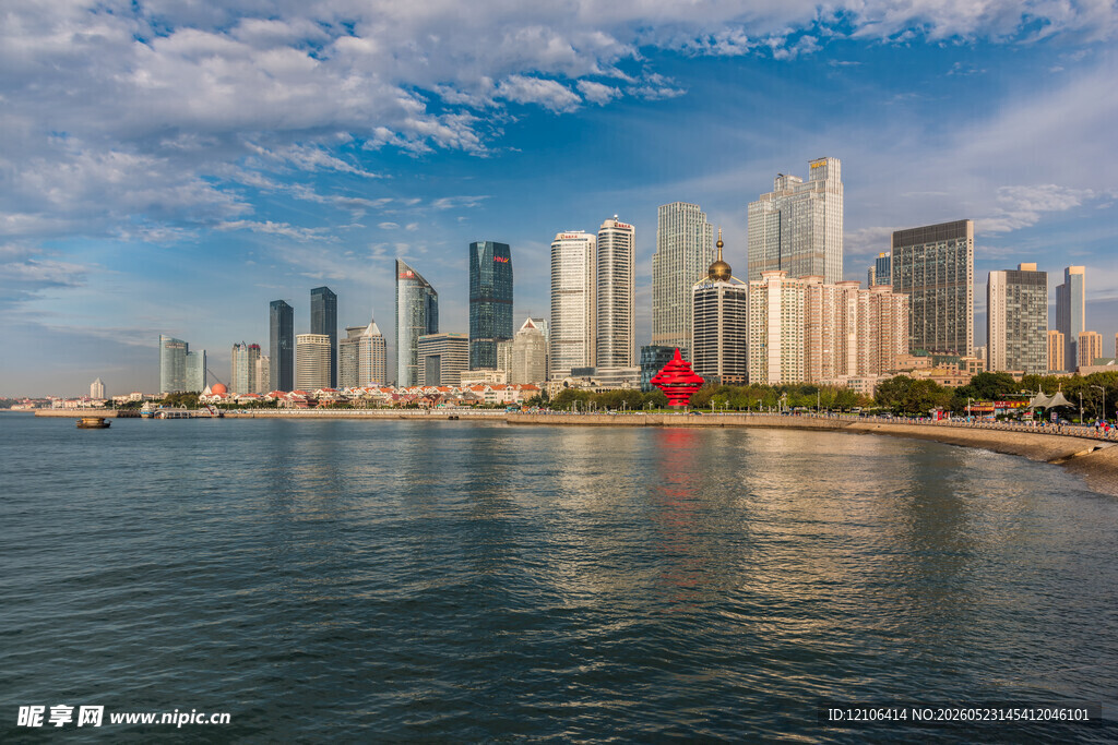 海滨城市天际线壮丽景观