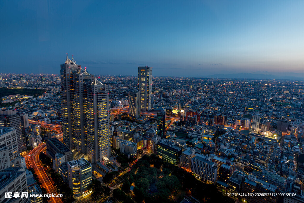 城市璀璨夜景俯瞰图