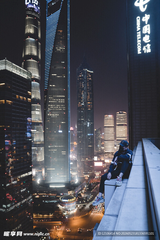 俯瞰繁华都市夜景