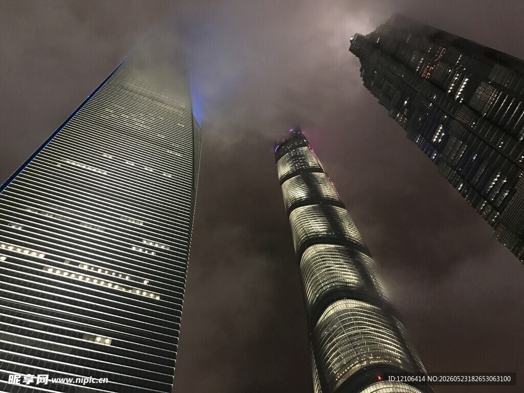 都市高楼仰视景象