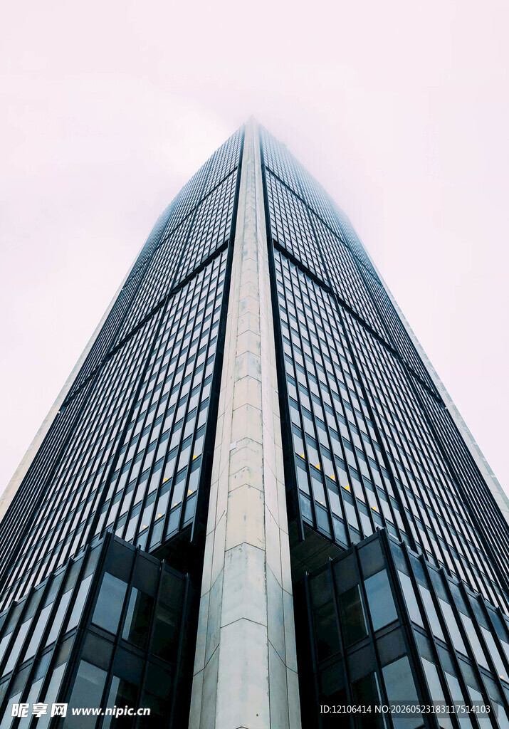 高耸摩天大楼建筑外观