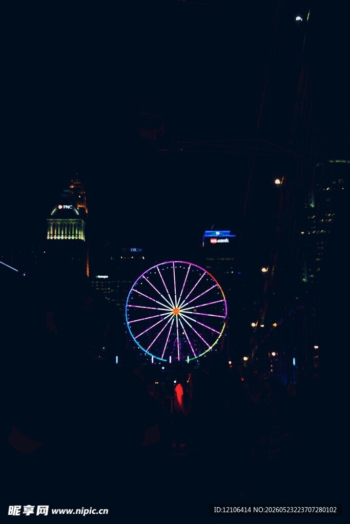夜幕下璀璨的摩天轮景观