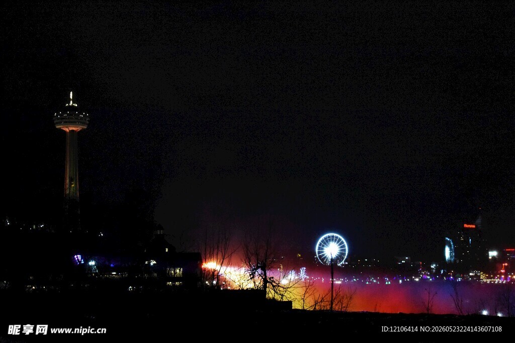 城市夜景中的绚丽彩灯景观