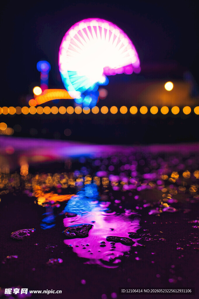 夜晚摩天轮倒影美景