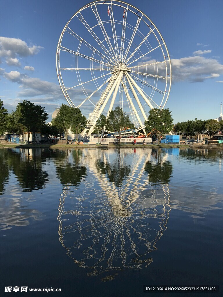 湖畔摩天轮倒影美景