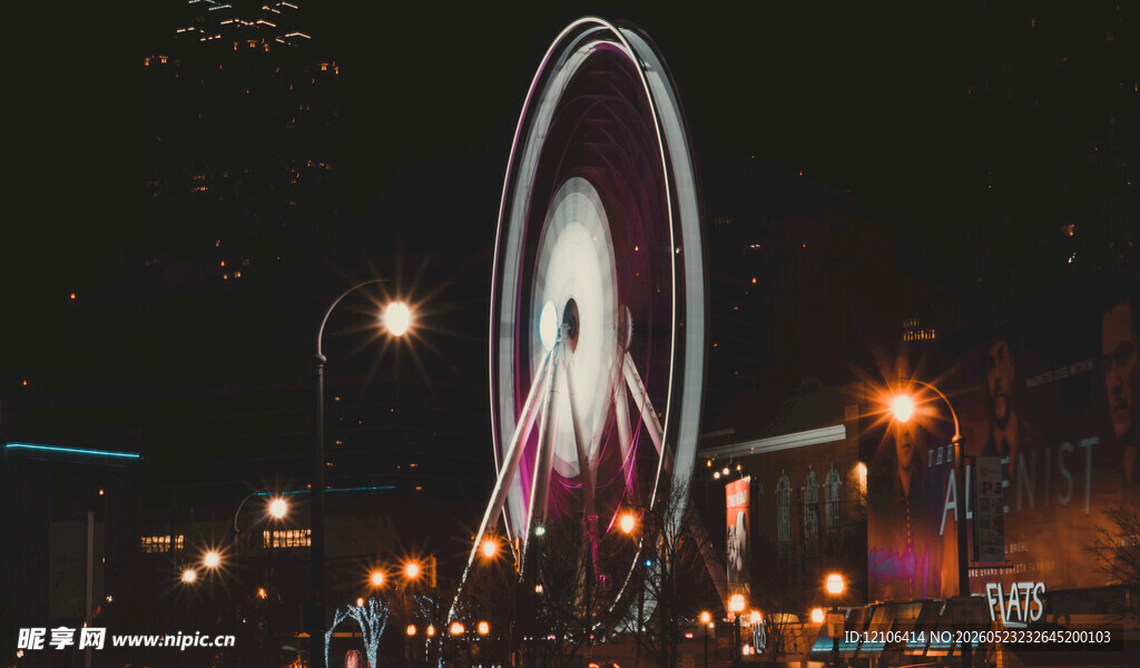 夜晚神秘拱门灯光景观