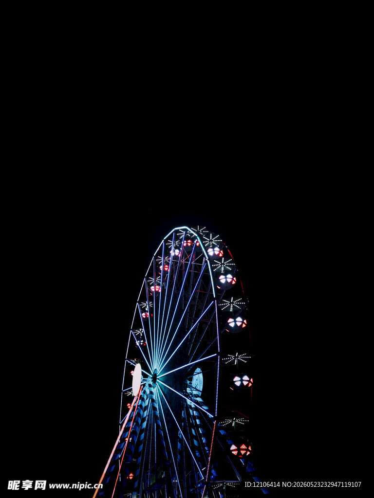 夜空中的璀璨摩天轮