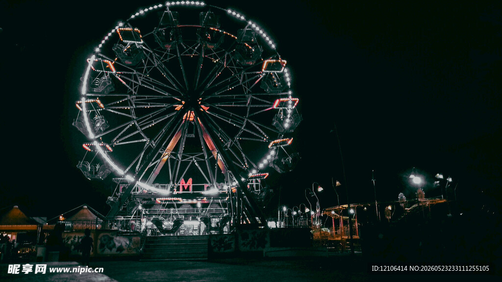 夜晚璀璨的摩天轮景观