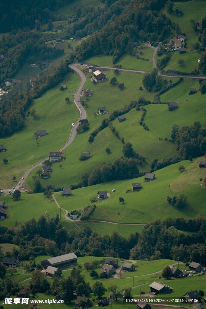 山间绿野乡村风光图景