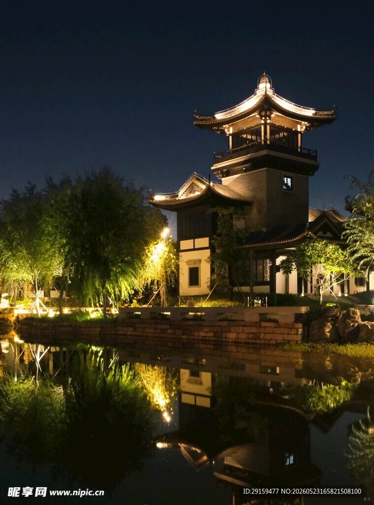 湖畔古亭夜景