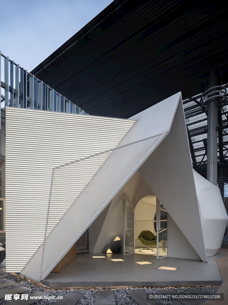 现代几何造型白色建筑空间