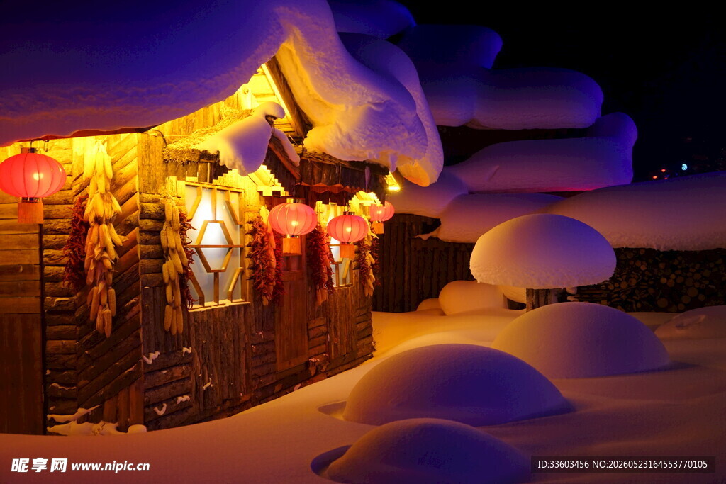 雪夜中的温馨小屋