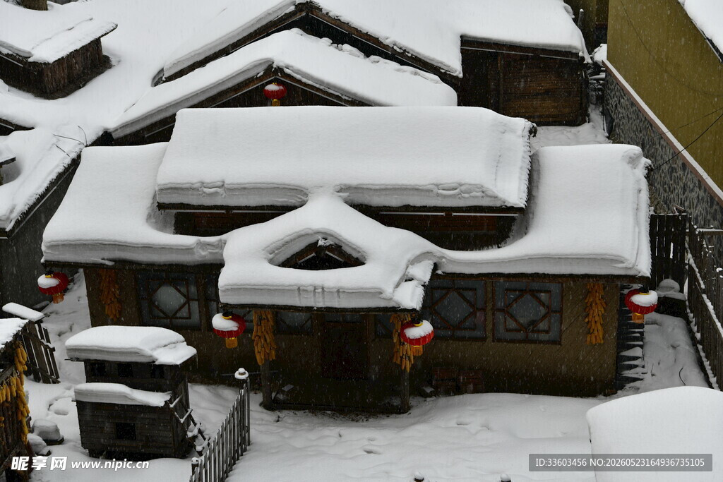 雪覆中式民居古雅景致