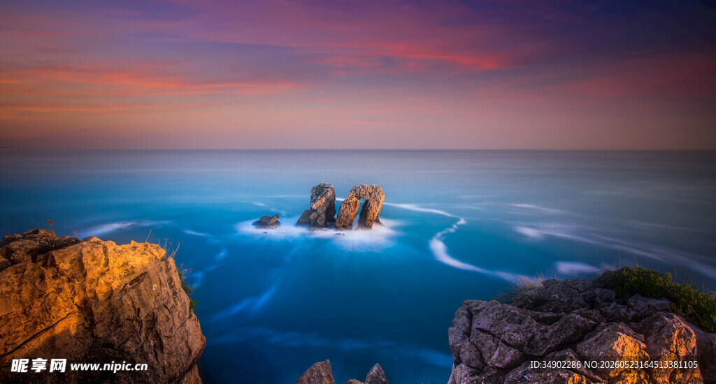 海边壮丽日落礁石景观
