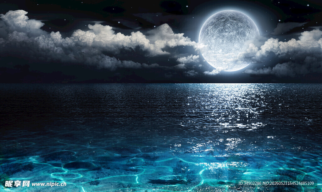 月夜下的静谧蓝色海洋