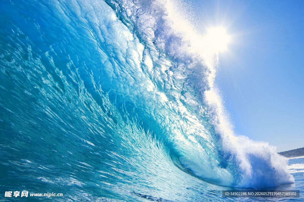 蓝色海浪与耀眼阳光美景