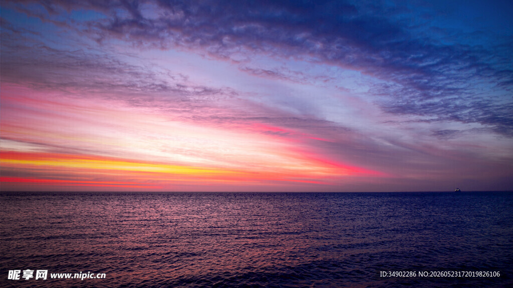海上绚烂日落美景