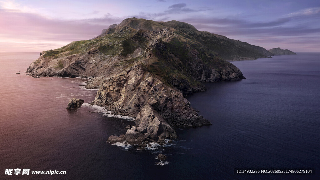 海上孤峰壮丽景观