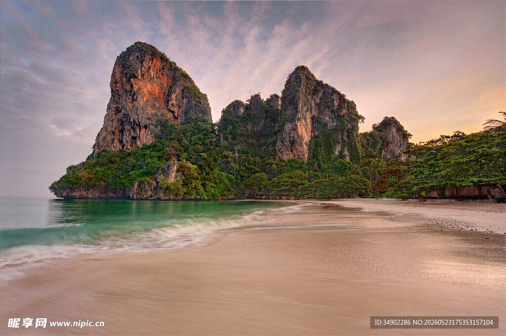 美丽海滨与奇特岩石景观