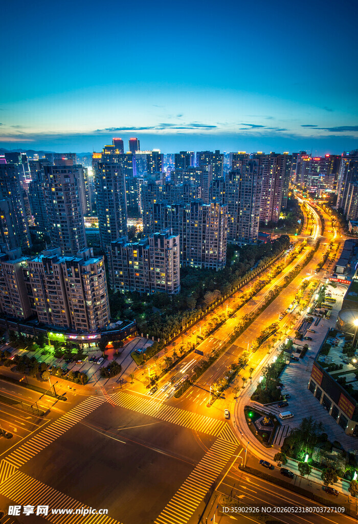 城市夜景繁华道路风光