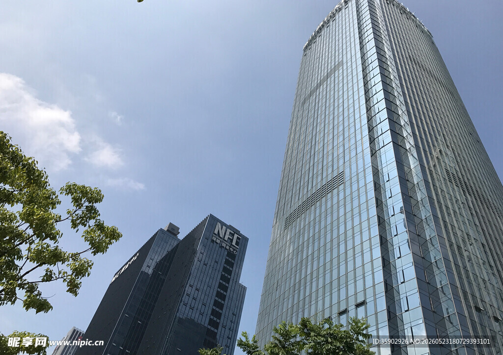 摩天高楼矗立城市天际