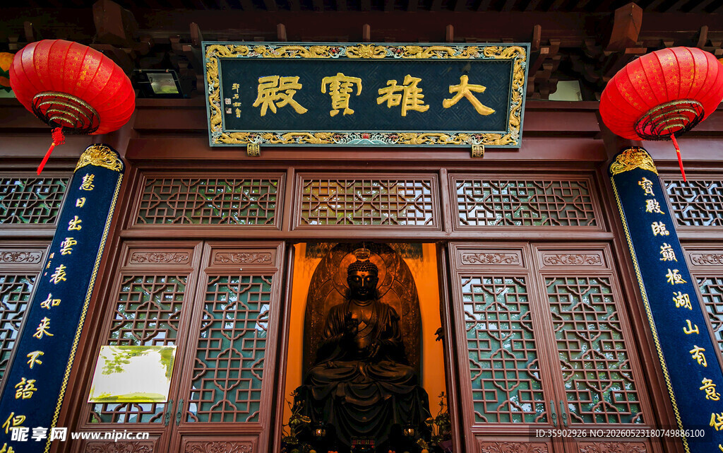 中式古建大门大气庄严