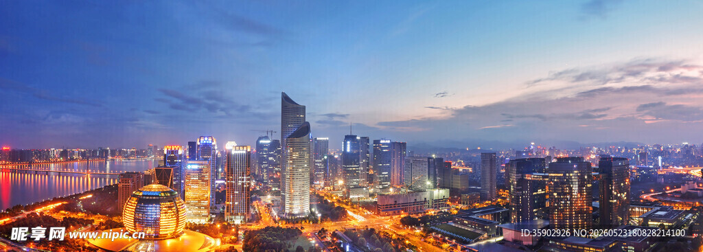 城市璀璨夜景俯瞰图