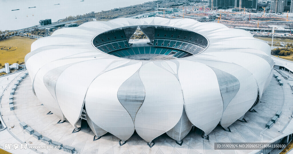独特白色穹顶建筑景观