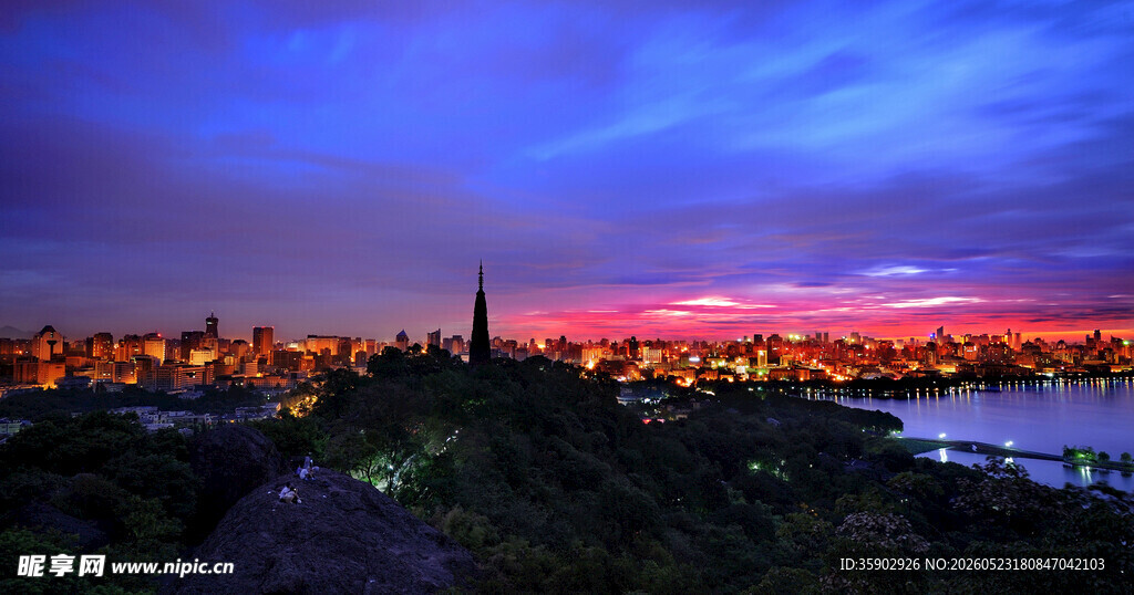 城市黄昏夜景绚丽风光