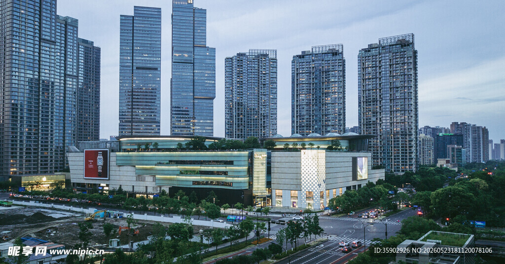 城市天际线与现代建筑群