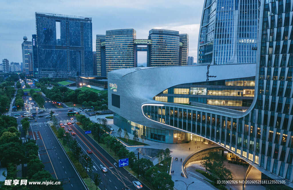 都市繁华街景现代建筑群