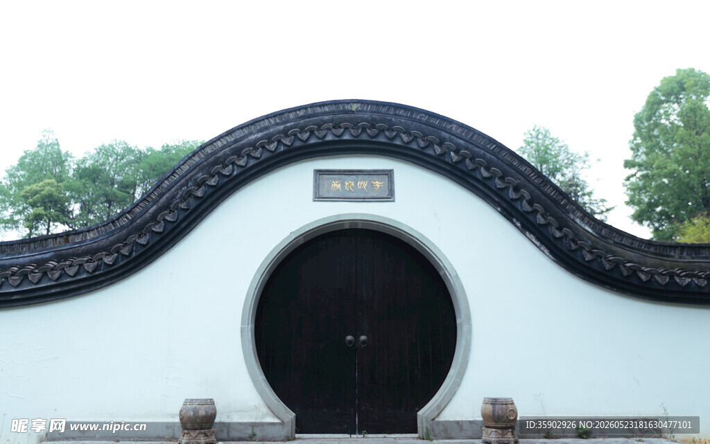 中式圆拱门建筑景观