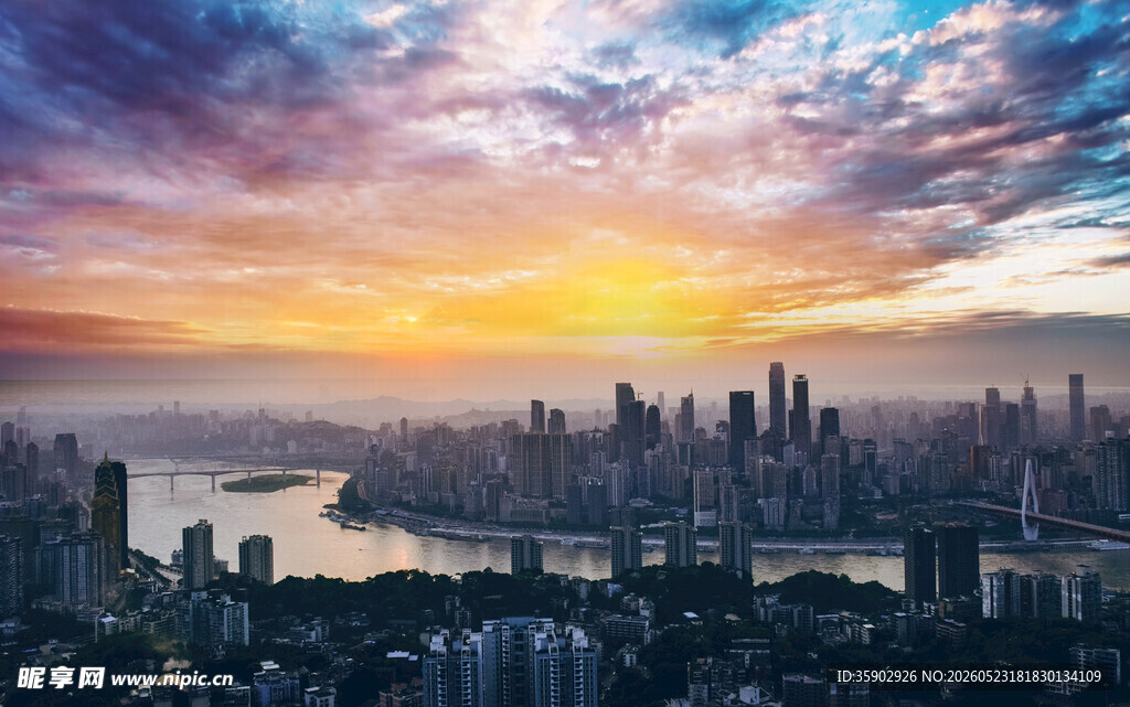 城市日落天际线壮丽景观