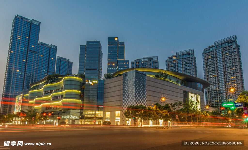城市夜景璀璨建筑群