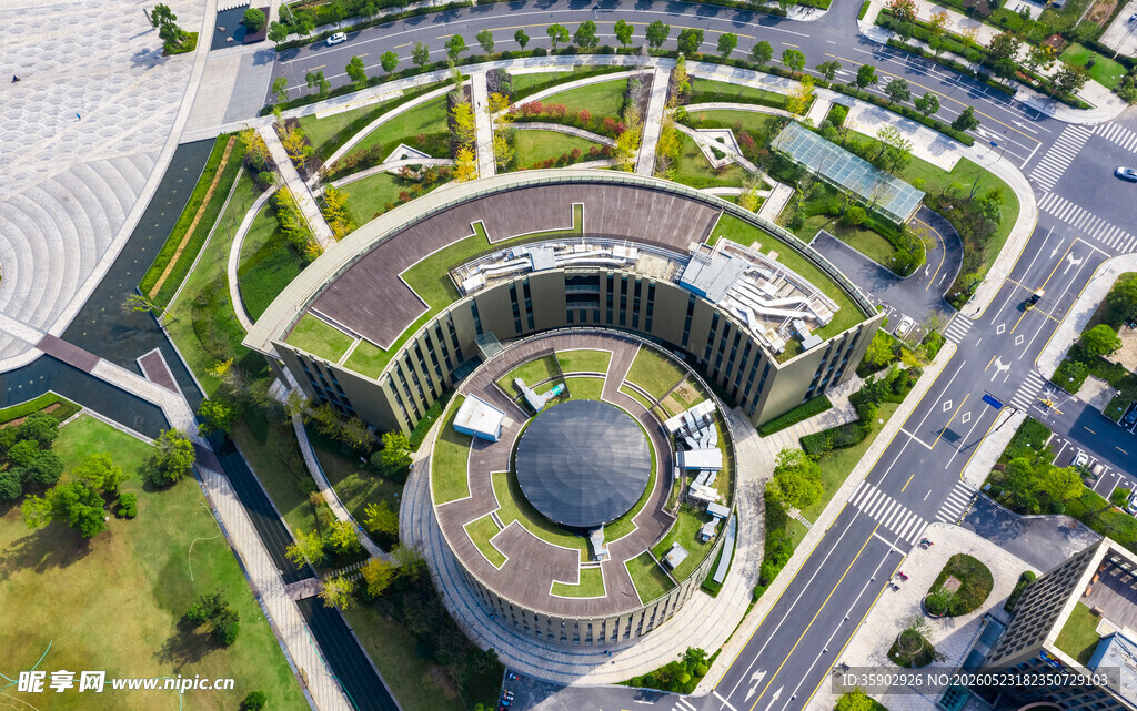 现代环形建筑鸟瞰景观