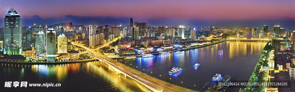 城市璀璨夜景俯瞰图