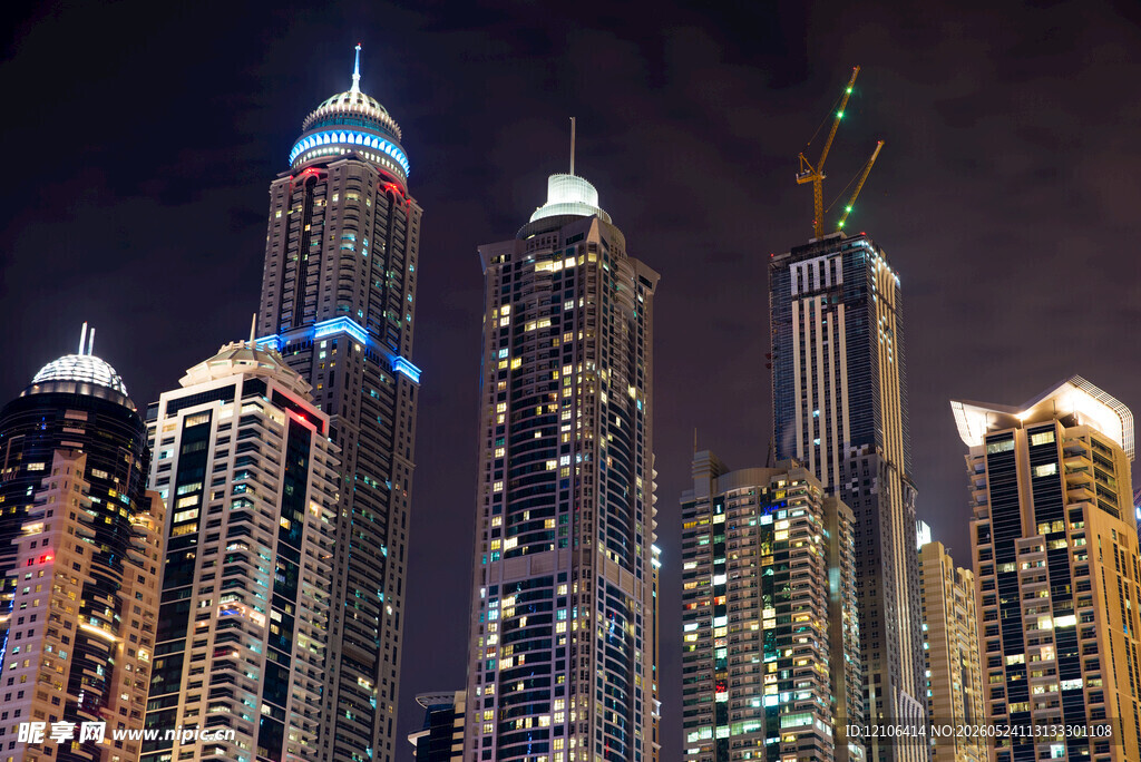迪拜璀璨夜景摩天大楼群