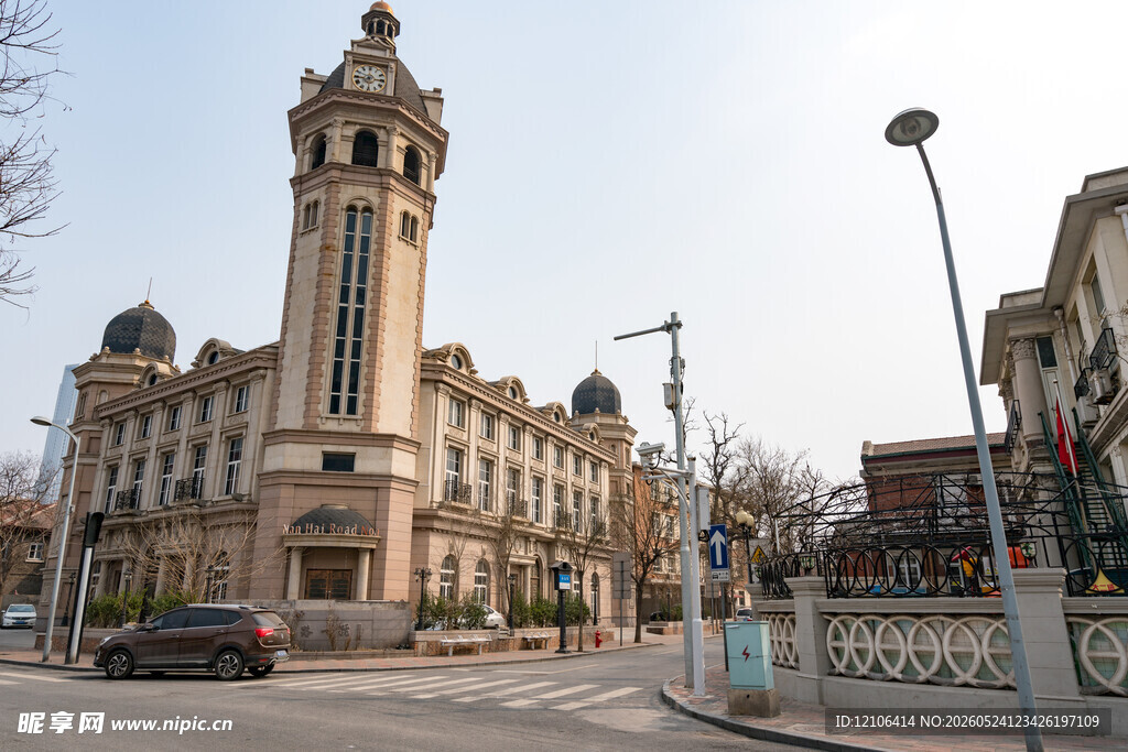 欧式钟楼建筑街景