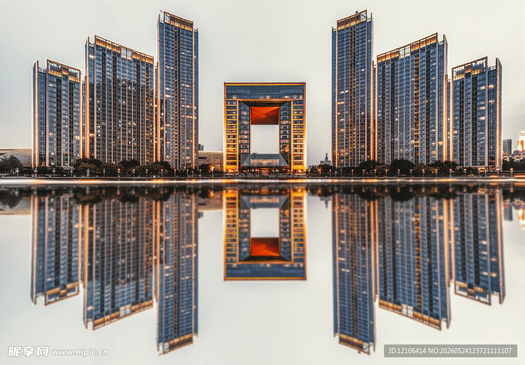 城市建筑倒影景观