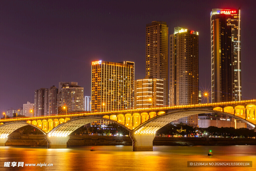 城市夜景桥梁璀璨灯光秀