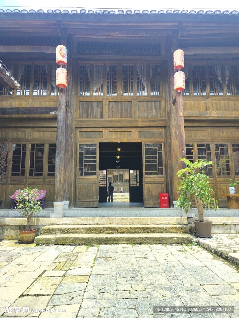 古雅中式传统木质建筑