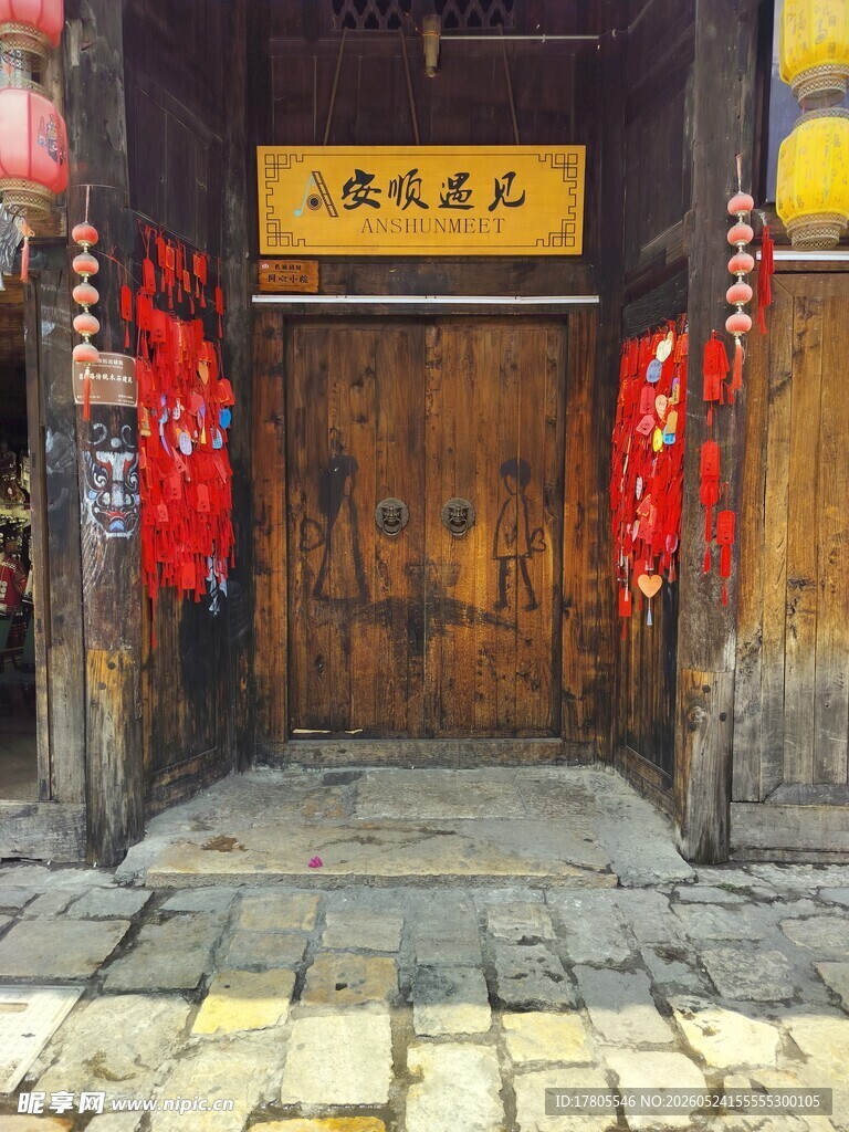 古旧木门的中式传统景象