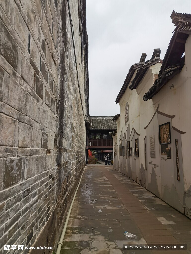 古巷悠悠尽显岁月韵味