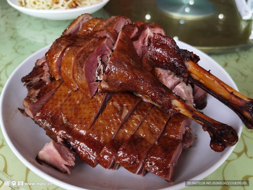 美味诱人的酱卤大鸭腿