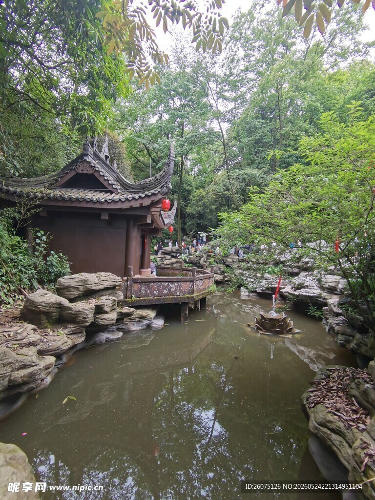 中式园林中的古朴景致