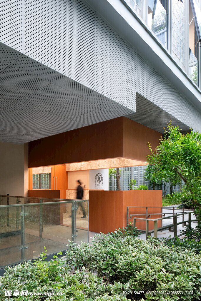 现代建筑入口绿植景观
